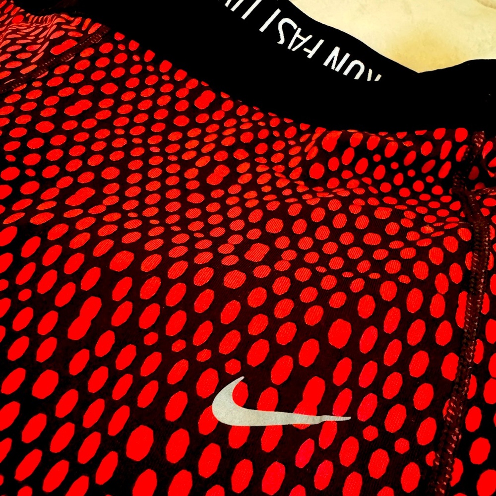 Red and black Nike leggings! Size L 🍒